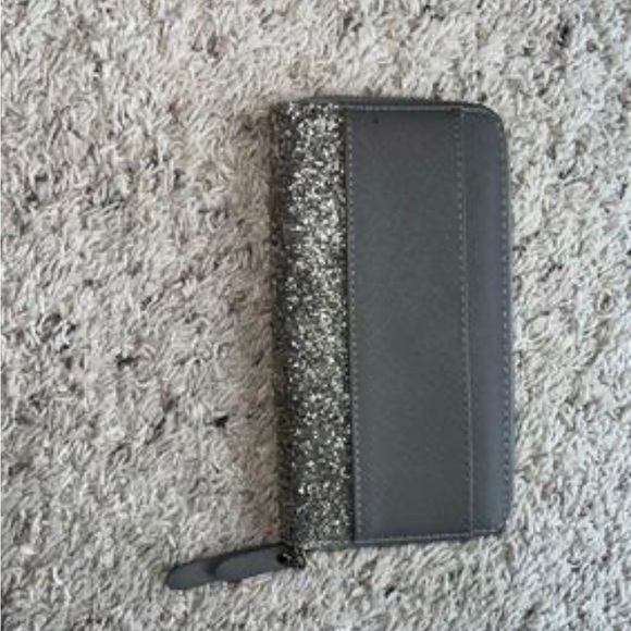 Kate spade, gently used. - Picture 2 of 3